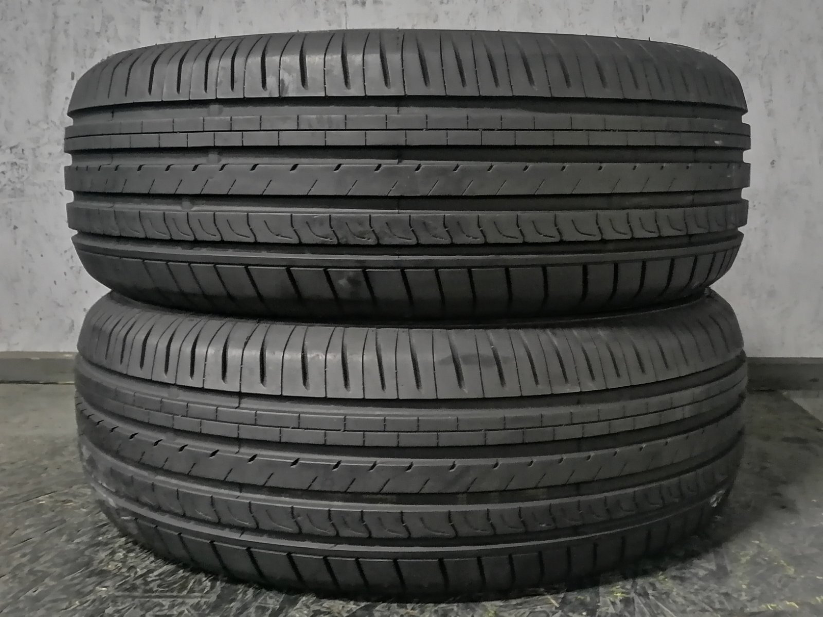 Шини б\у 215/65 R15