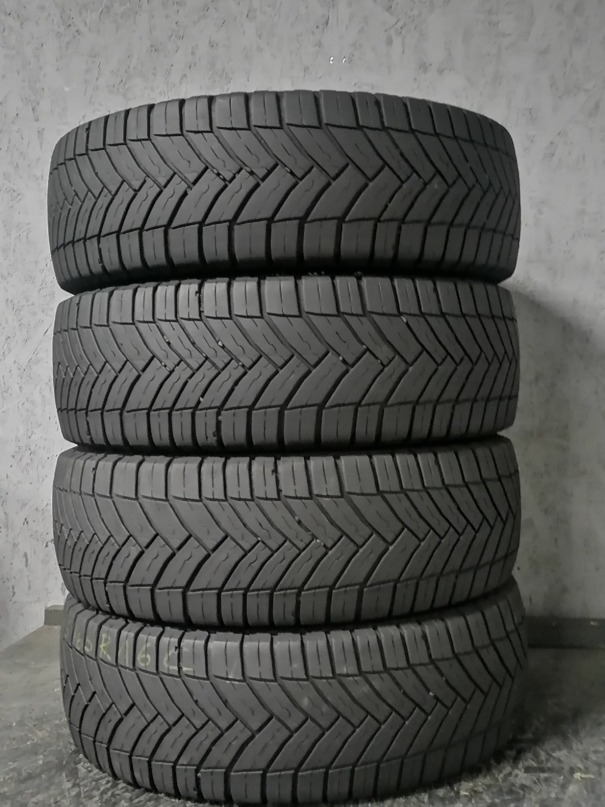 Шини б\у 215/65 R16C