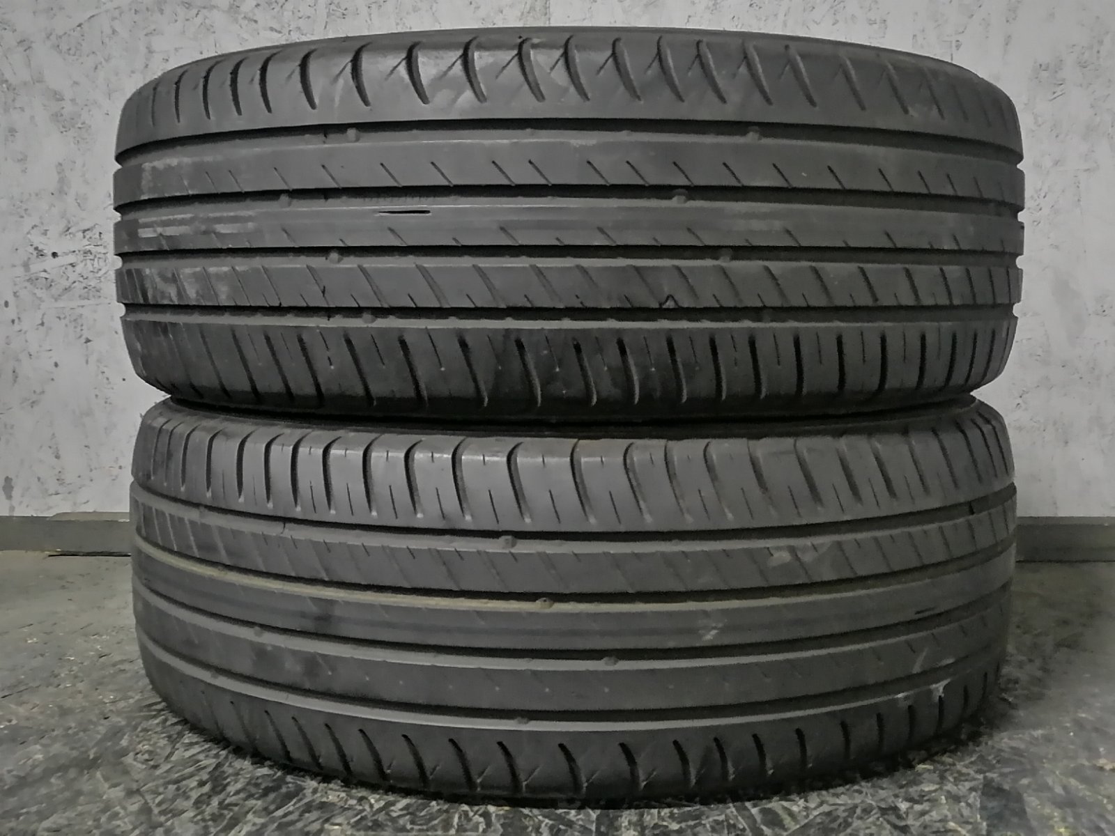 Шини б\у 215/55 R17