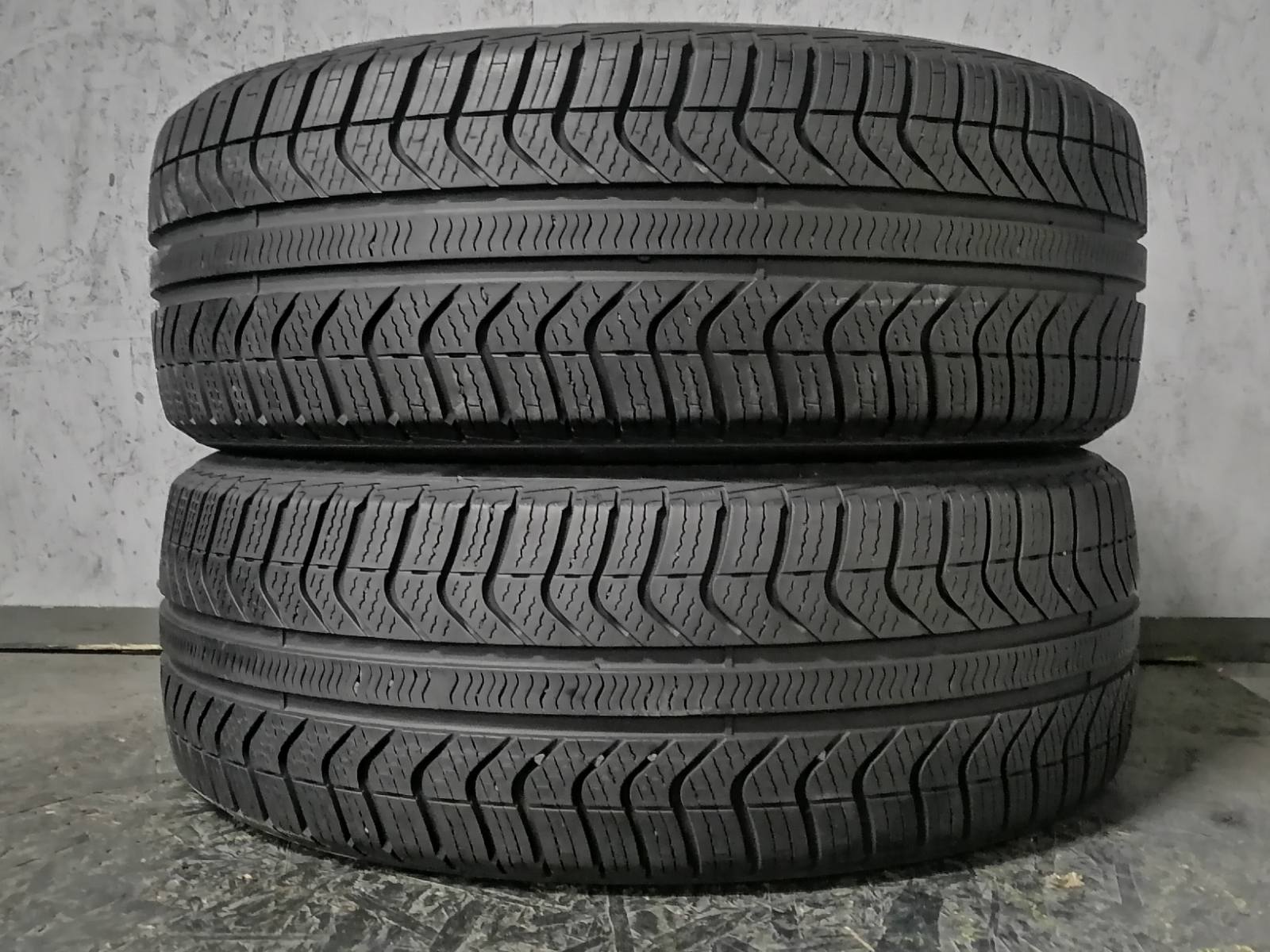 Шини б\у 215/55 R17