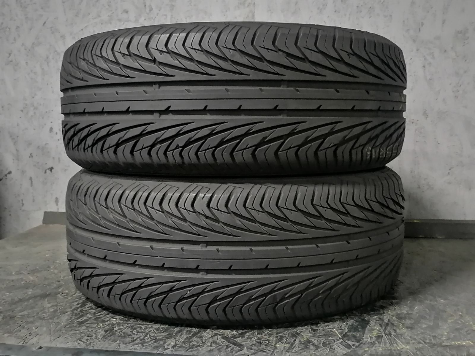 Шини б\у 215/55 R16