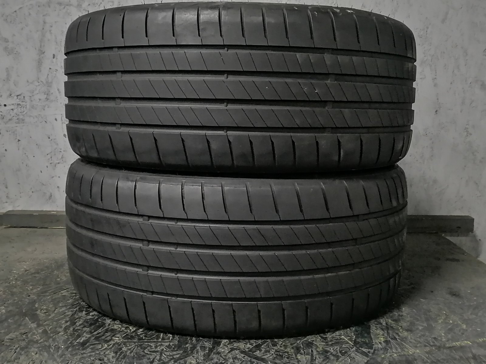 Шини б\у 235/35 R19