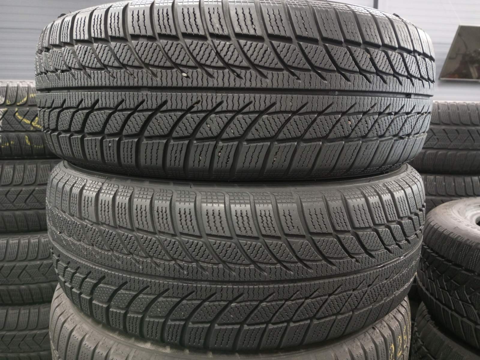 Шини б\у 215/60 R16