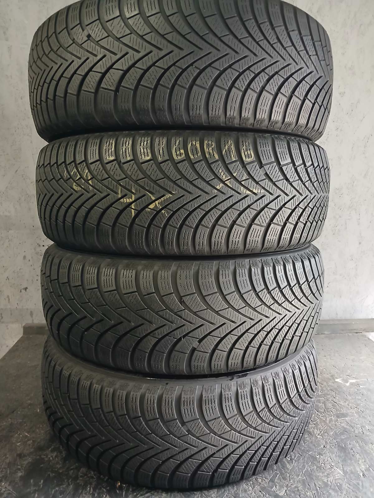Шини б\у 215/60 R16