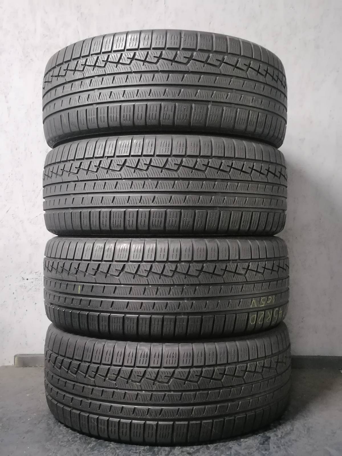 Шини б\у 255/45 R20