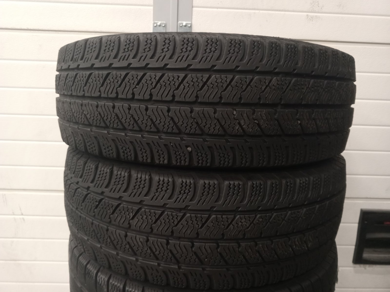 Шини б\у 205/65 R16C