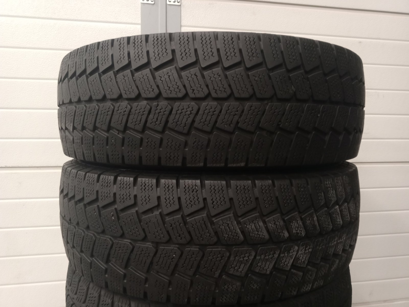 Шини б\у 205/65 R16C