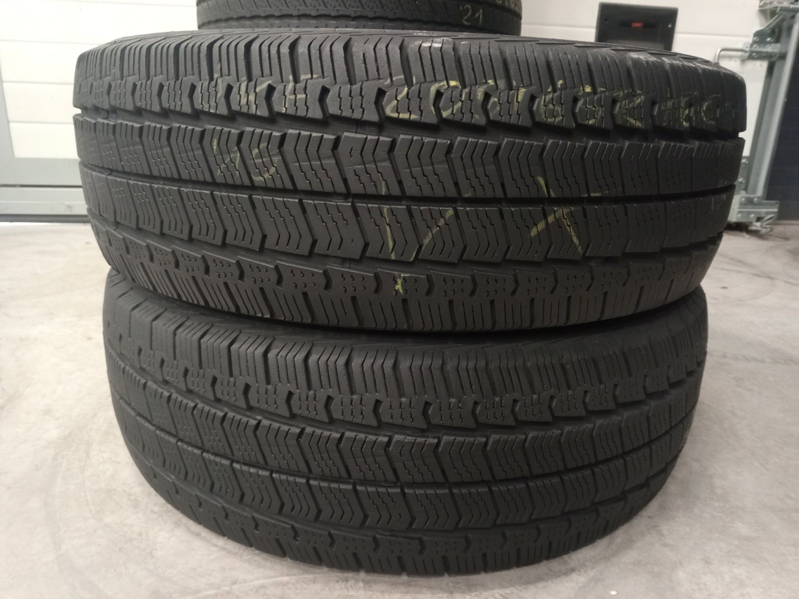 Шини б\у 205/65 R16C