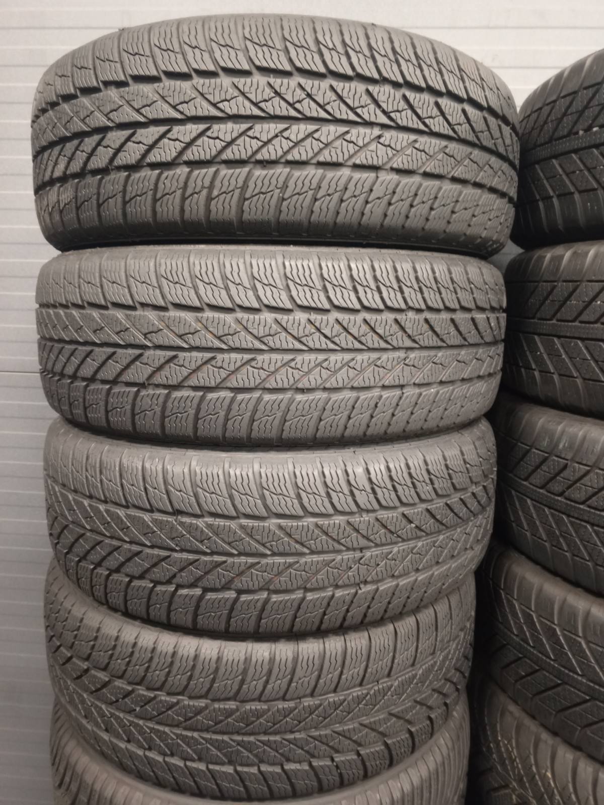 Шини б\у 205/55 R16