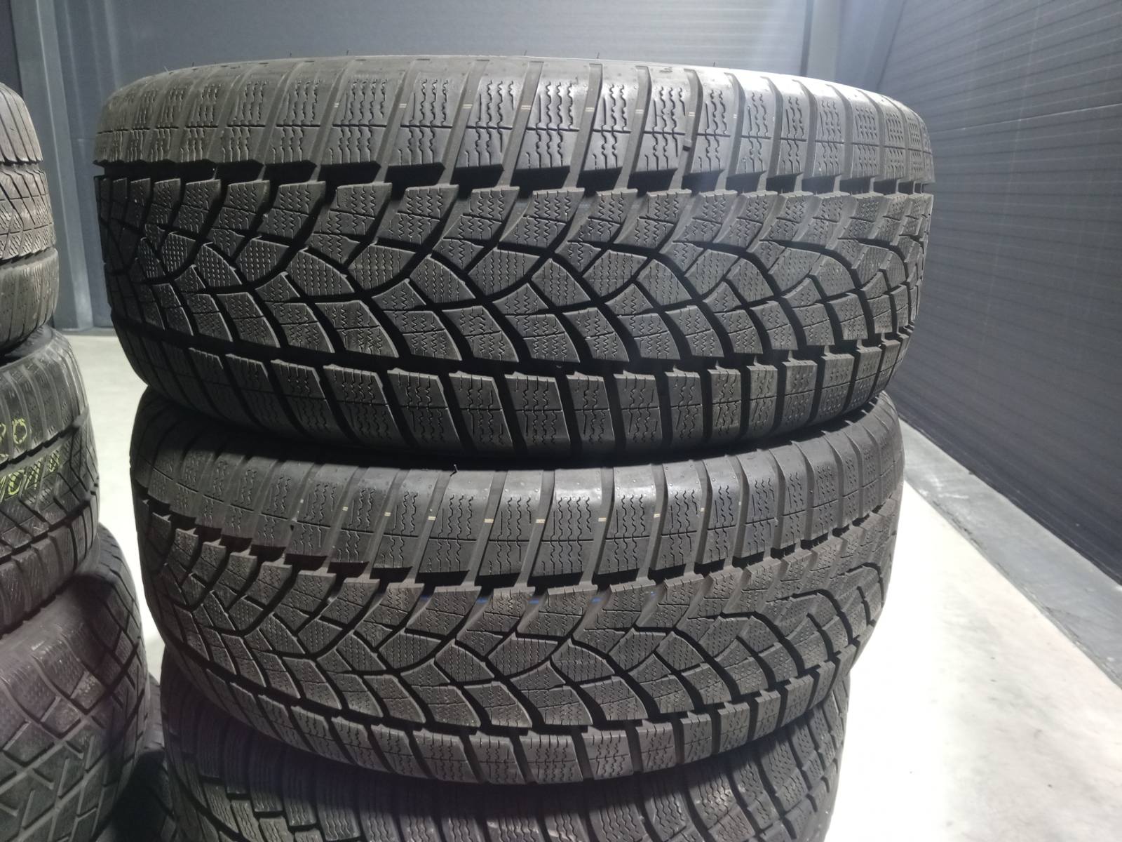 Шини б\у 235/55 R19