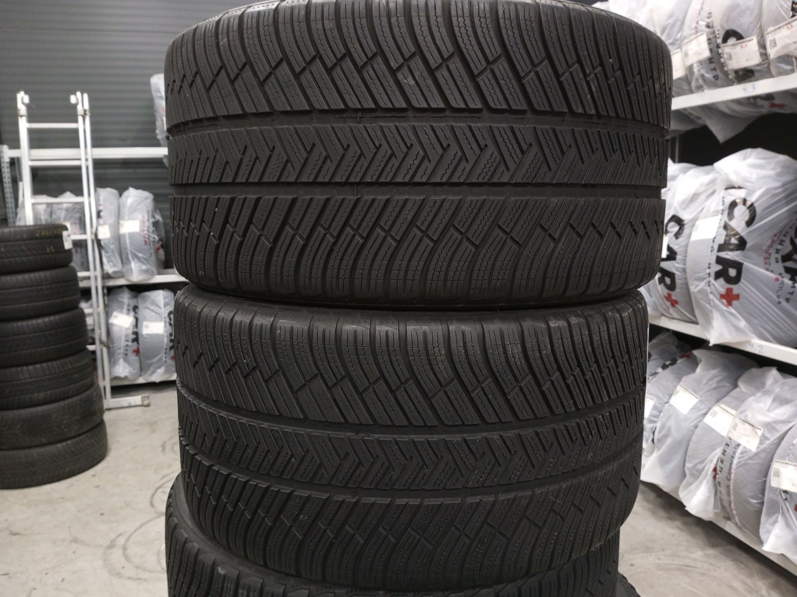 Шини б\у 295/35 R19