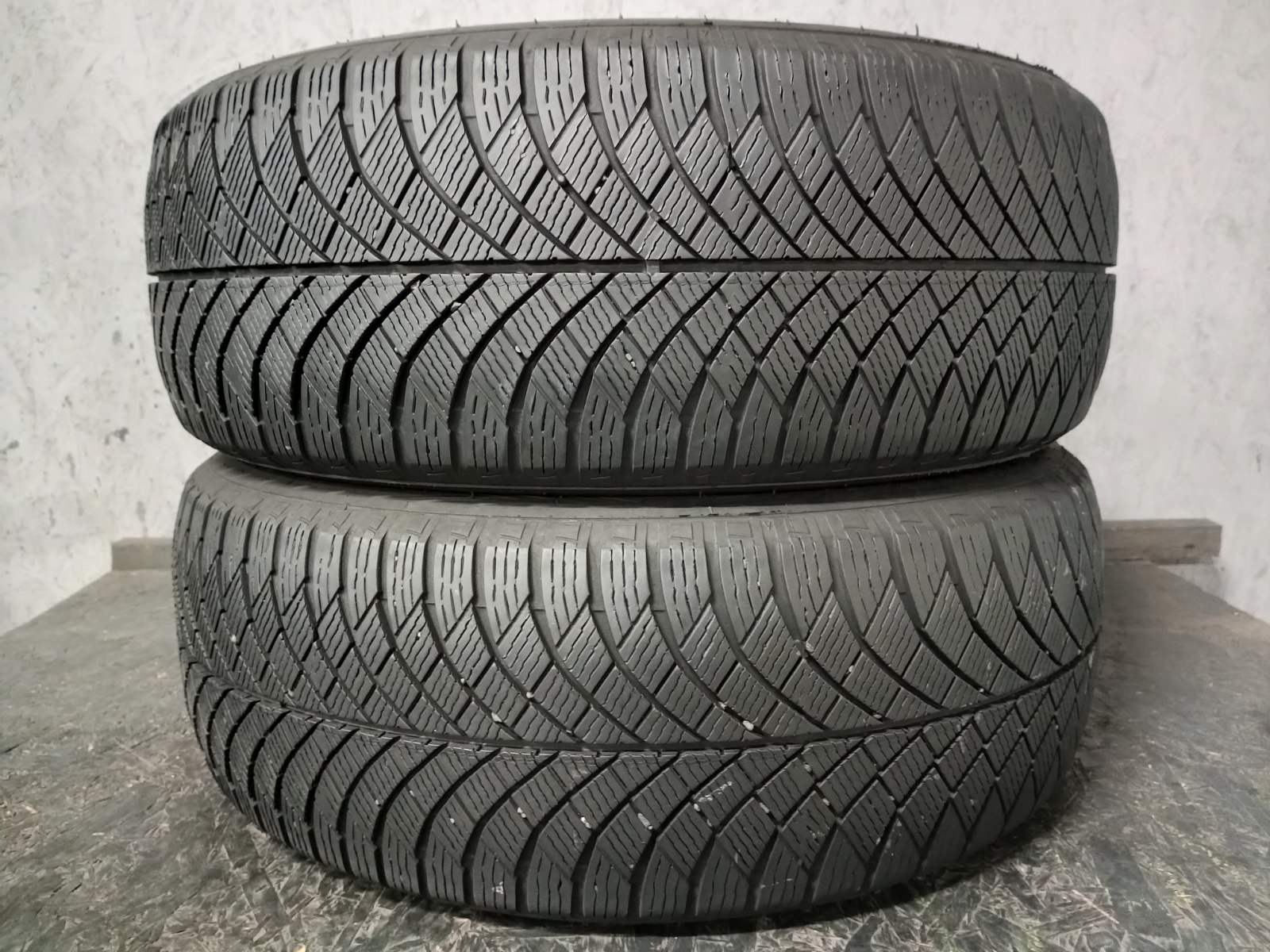 Шини б\у 225/55 R17