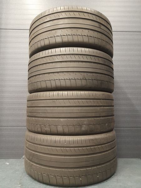 Шини б\у 295/35 R21