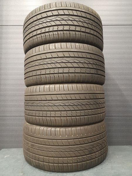 Шини б\у 295/35 R21