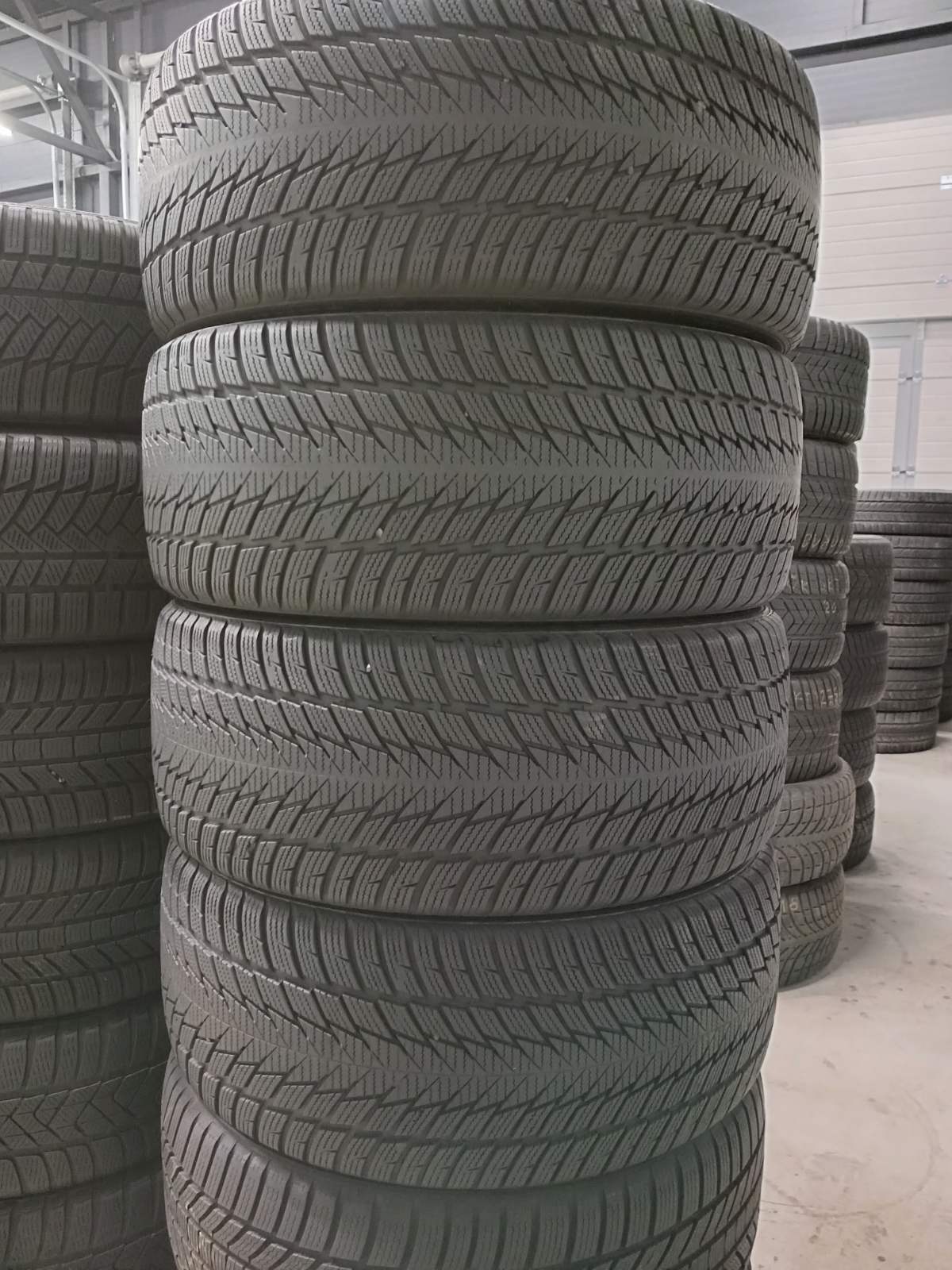 Шини б\у 245/45 R18