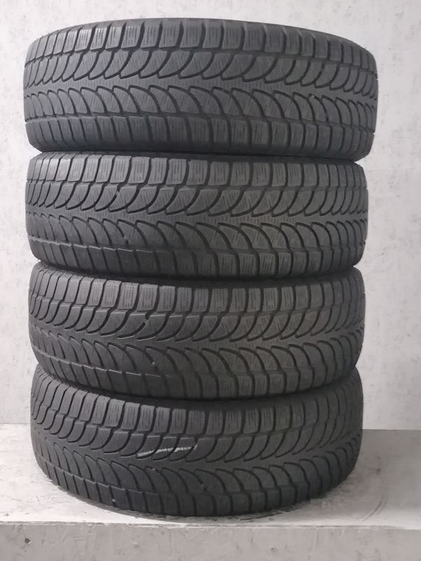 Шини б\у 215/65 R16