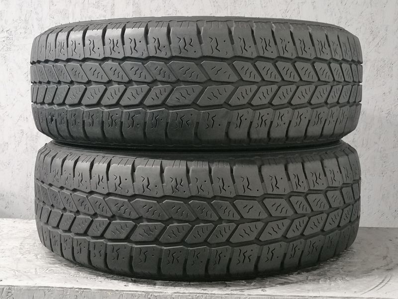 Шини б\у 215/65 R16C