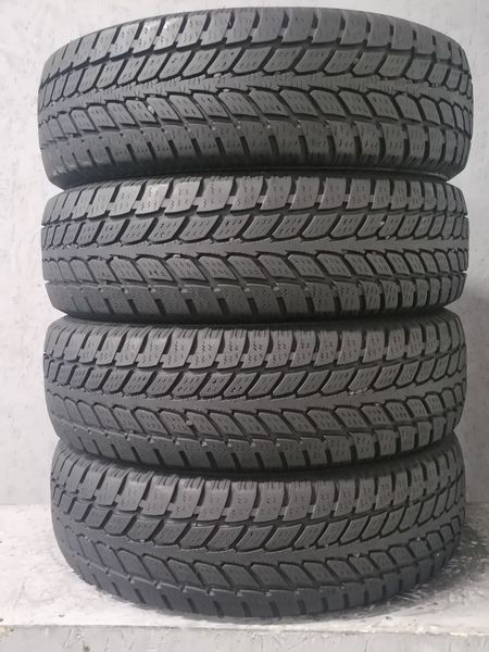Шини б\у 215/70 R16