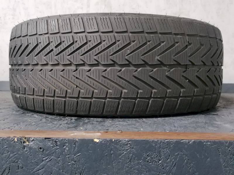 Шини б\у 225/40 R18