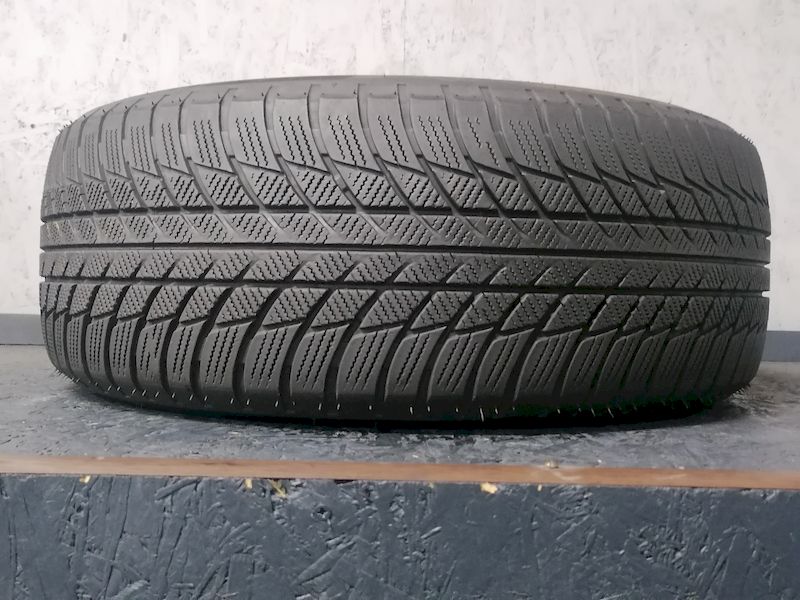 Шини б\у 225/55 R17