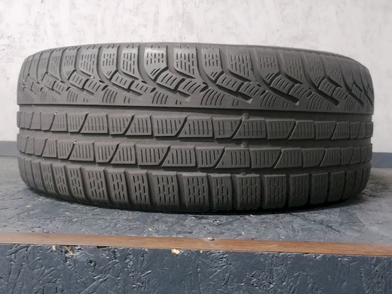 Шини б\у 235/45 R18