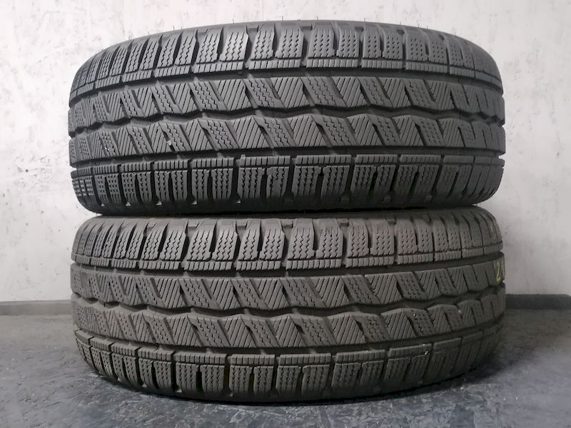 Шини б\у 225/55 R17C