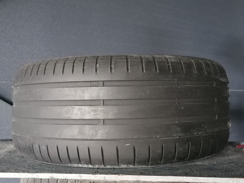 Шини б\у 235/50 R17