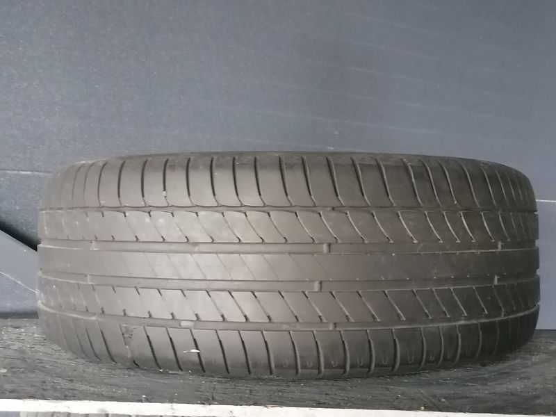 Шини б\у 225/50 R17