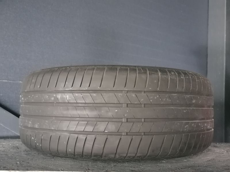 Шини б\у 225/50 R17