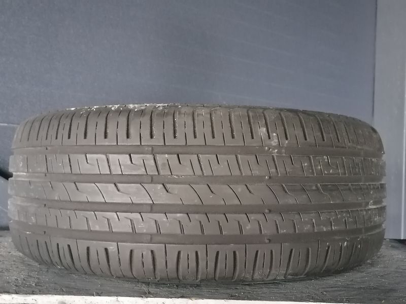 Шини б\у 215/50 R17