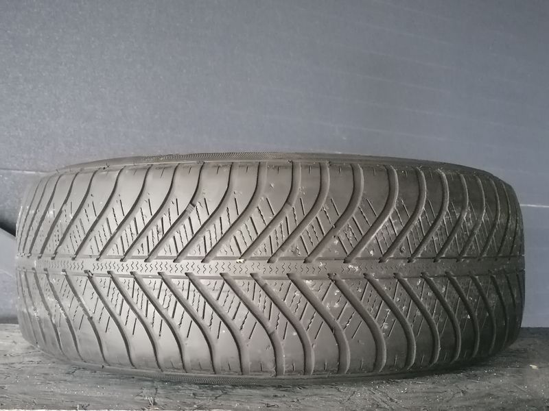 Шини б\у 205/60 R16