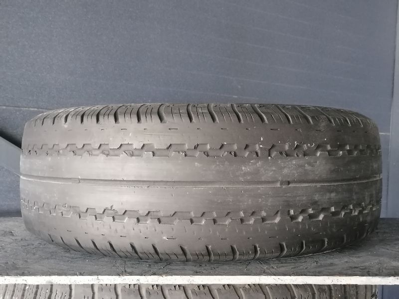 Шини б\у 235/65 R16C
