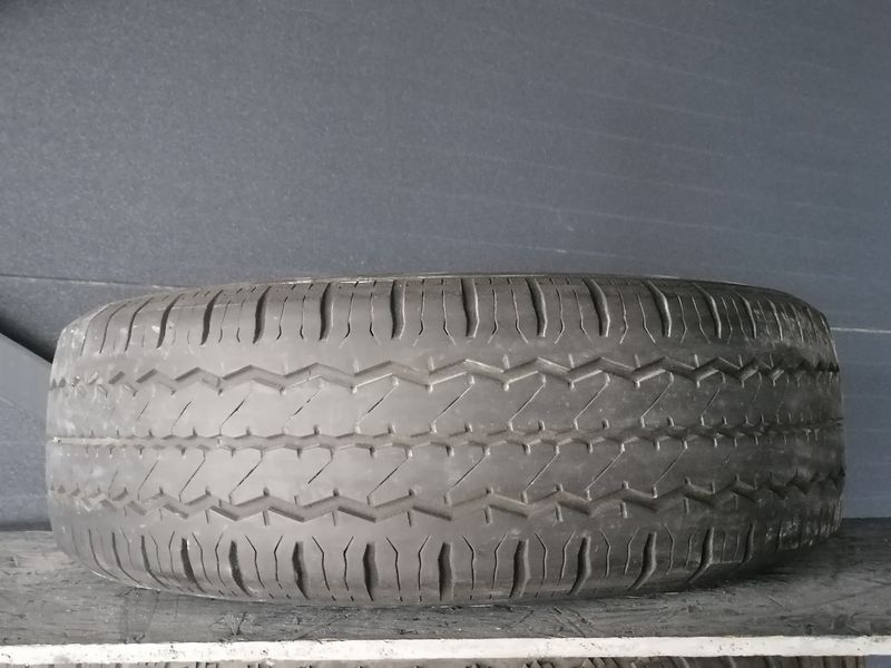 Шини б\у 215/70 R15C