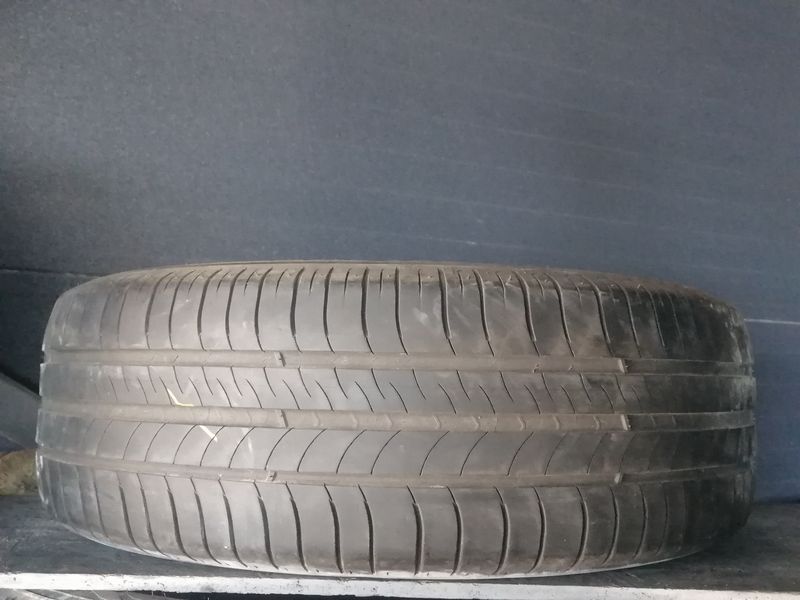 Шини б\у 215/60 R16