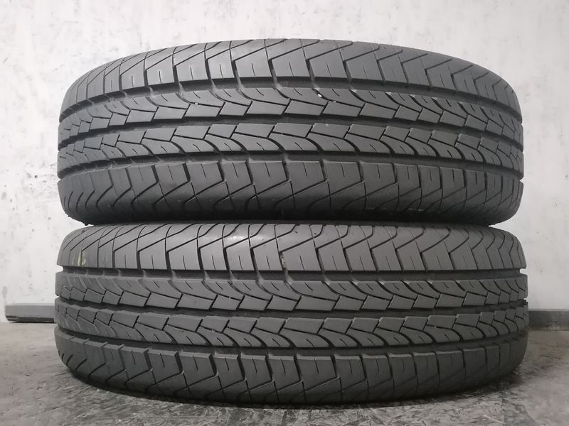 Шини б\у 205/70 R15C