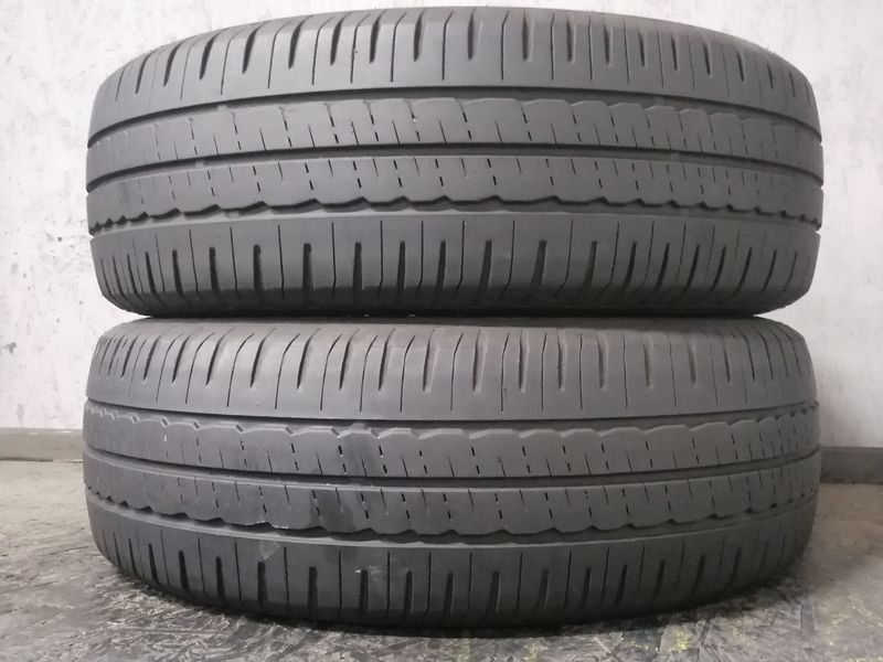 Шини б\у 215/65 R16C