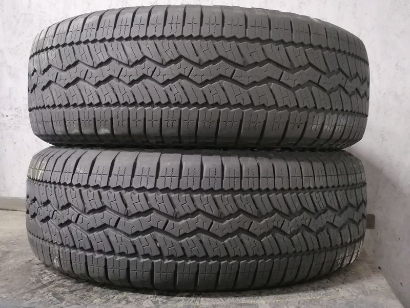 Шини б\у 245/65 R17