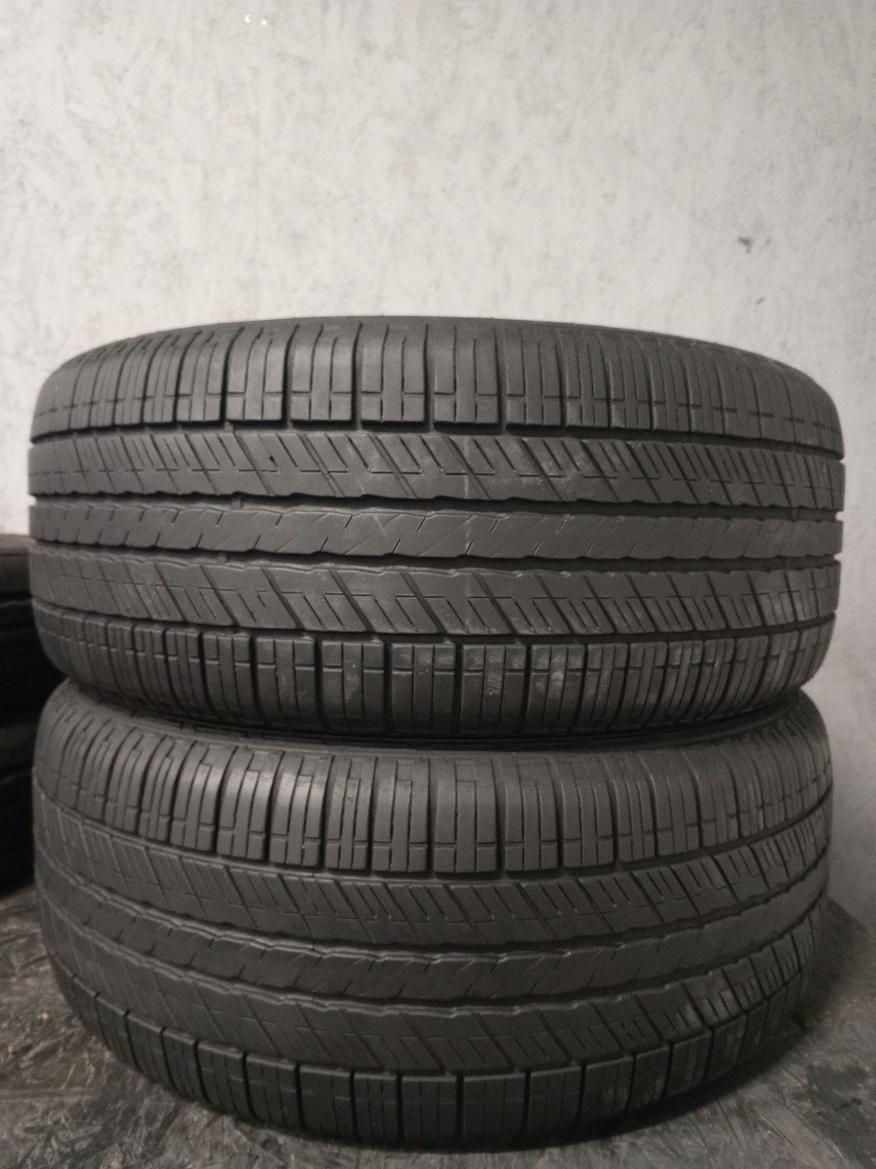 Шини б\у 235/55 R17