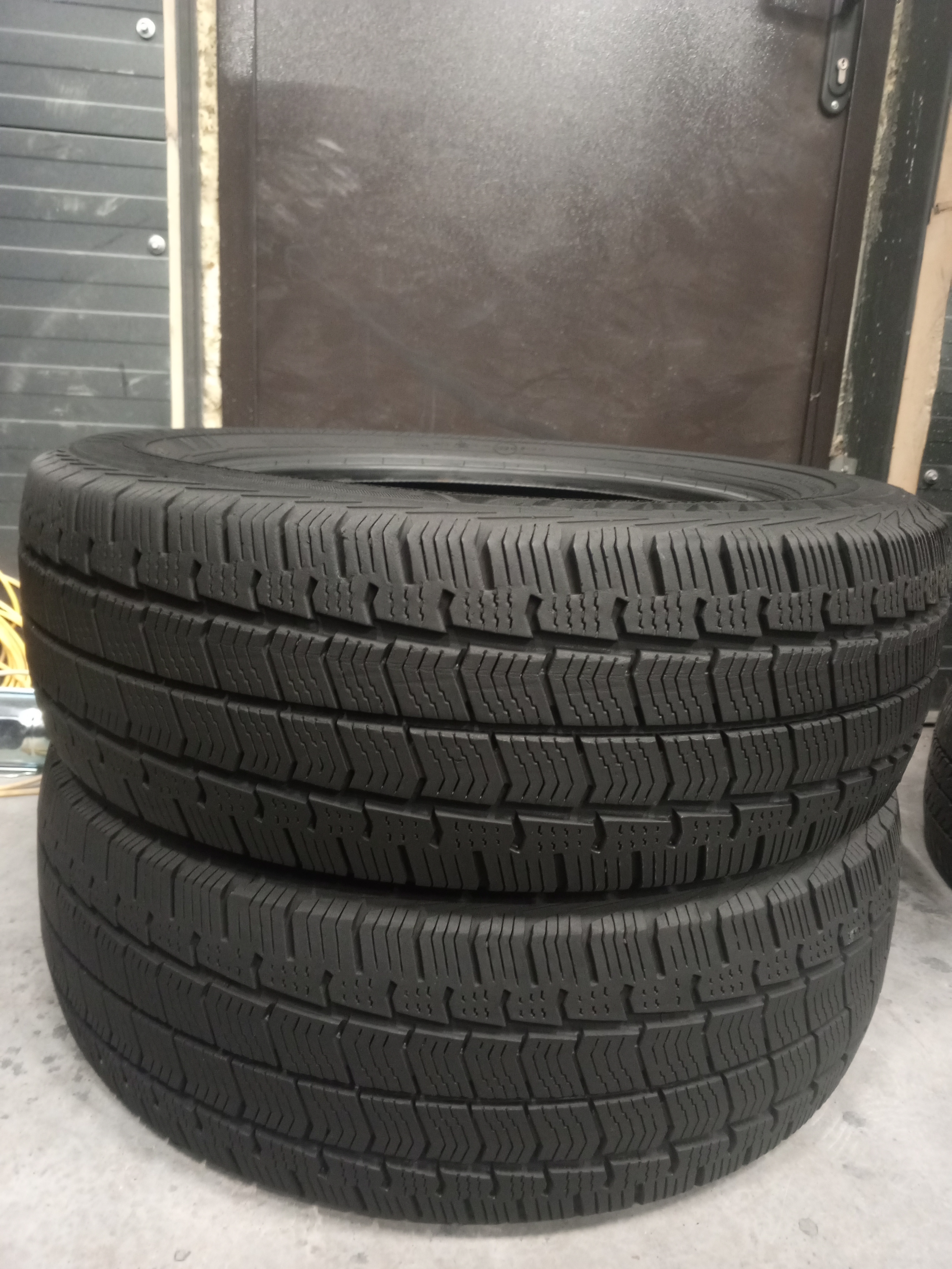 Шини б\у 205/65 R16C