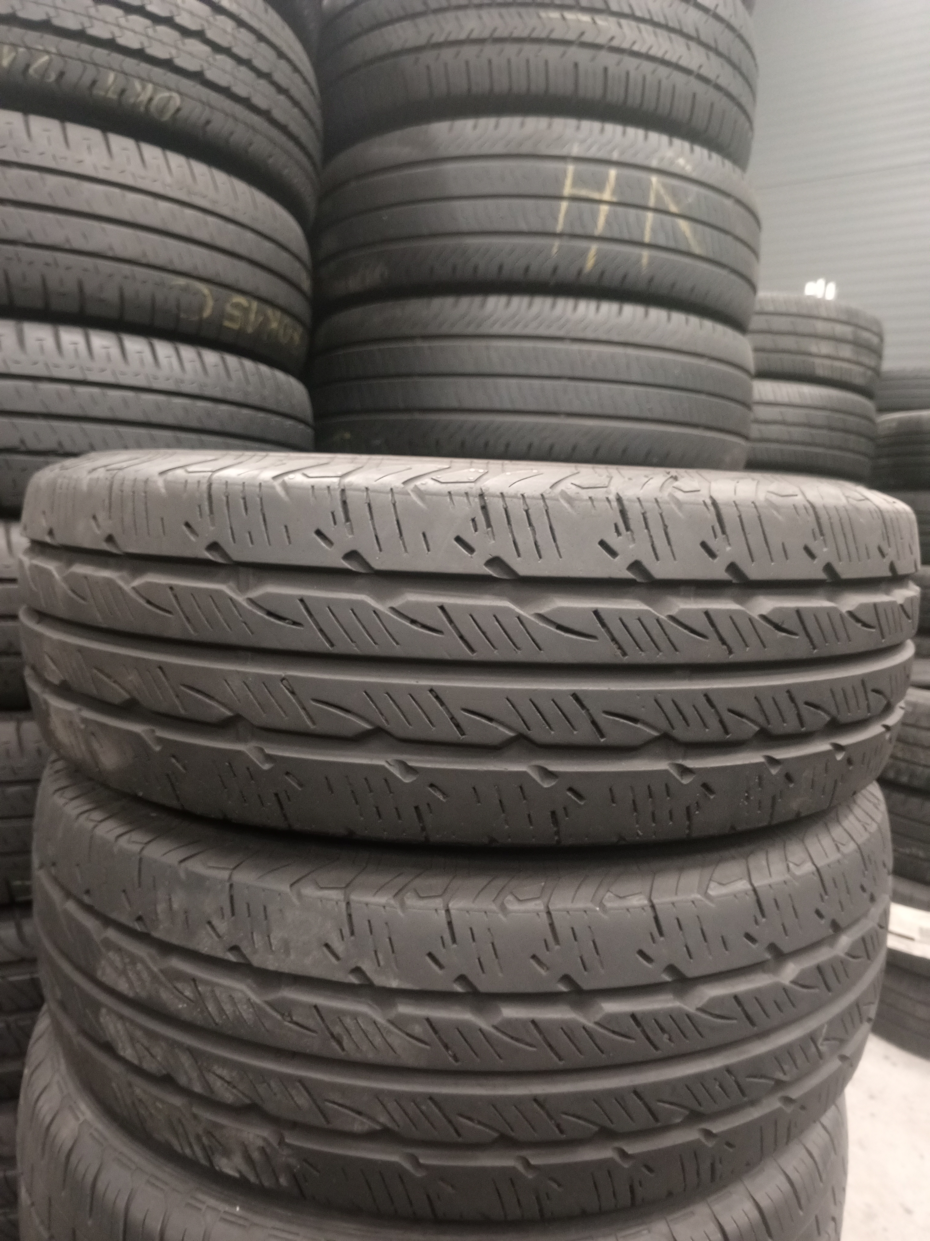 Шини б\у 205/70 R15C