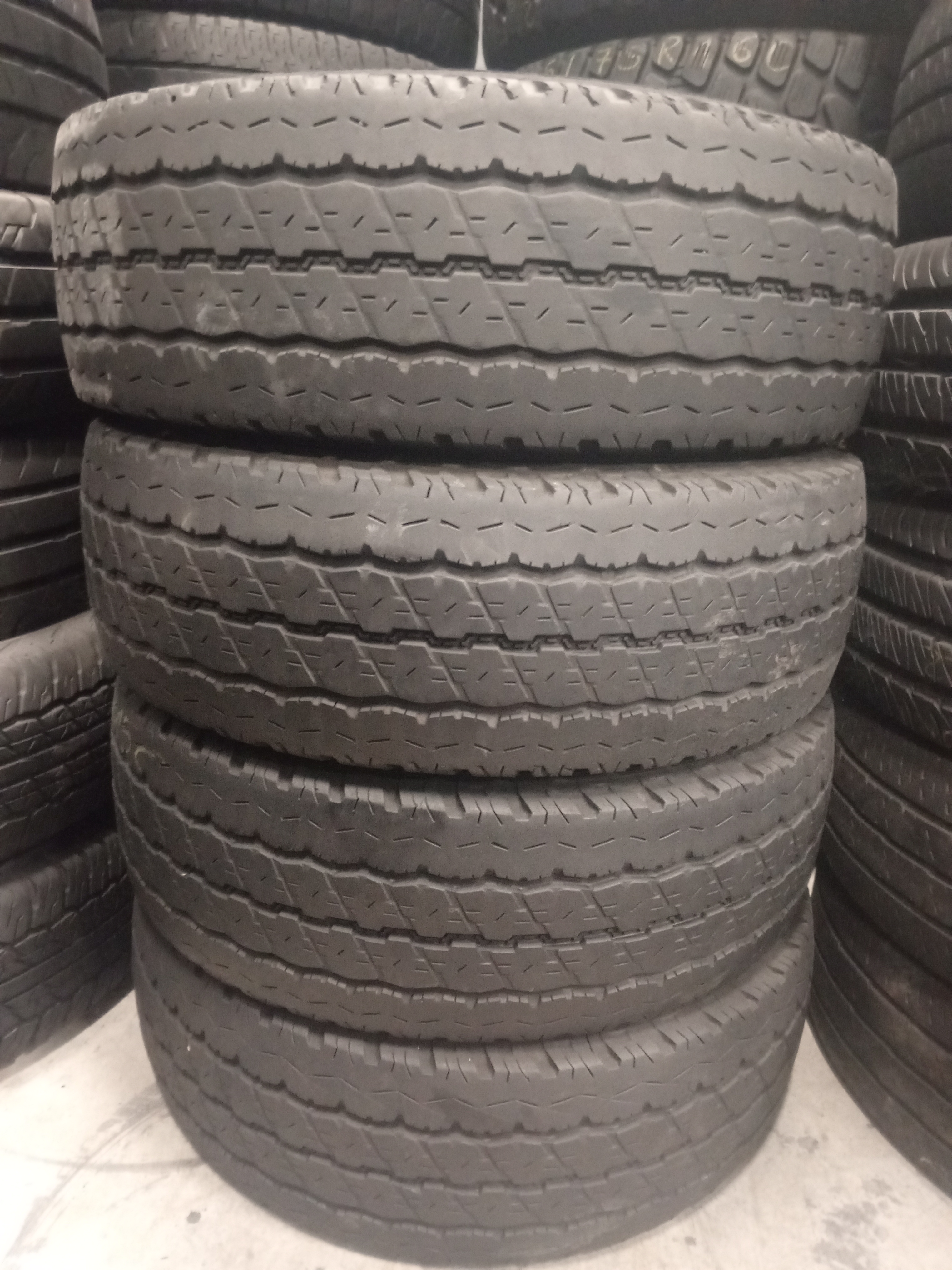 Шини б\у 215/70 R15C
