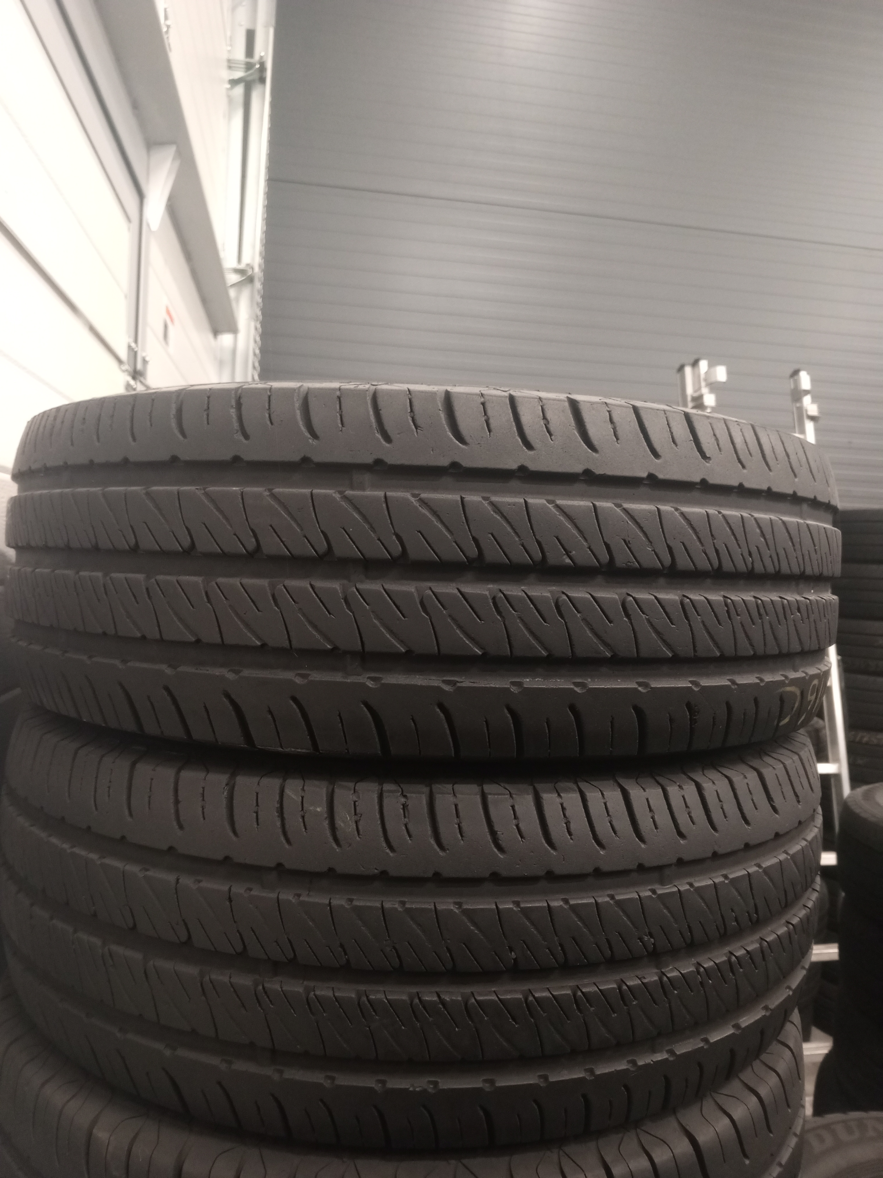 Шини б\у 215/70 R15C