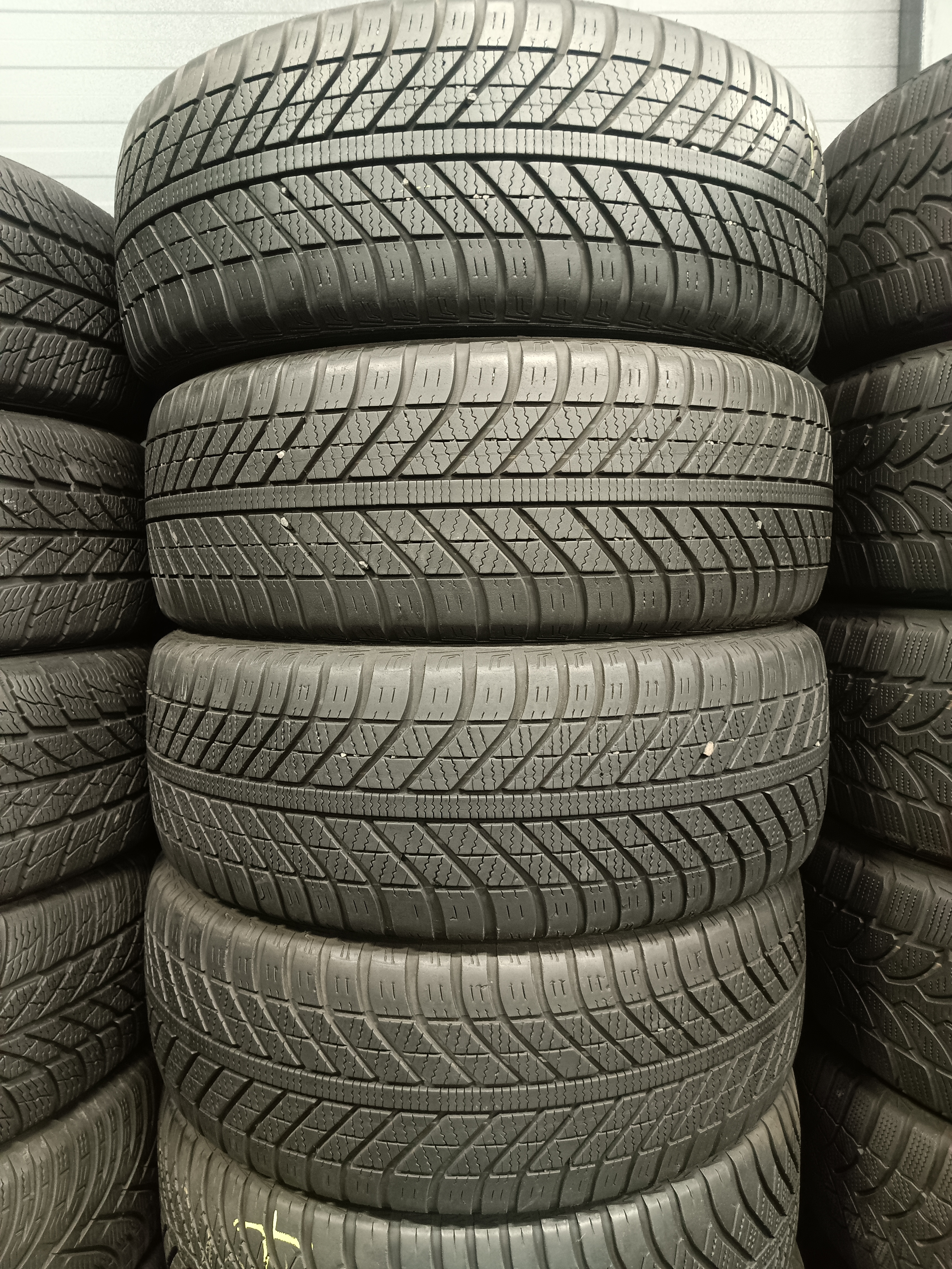 Шини б\у 205/55 R16