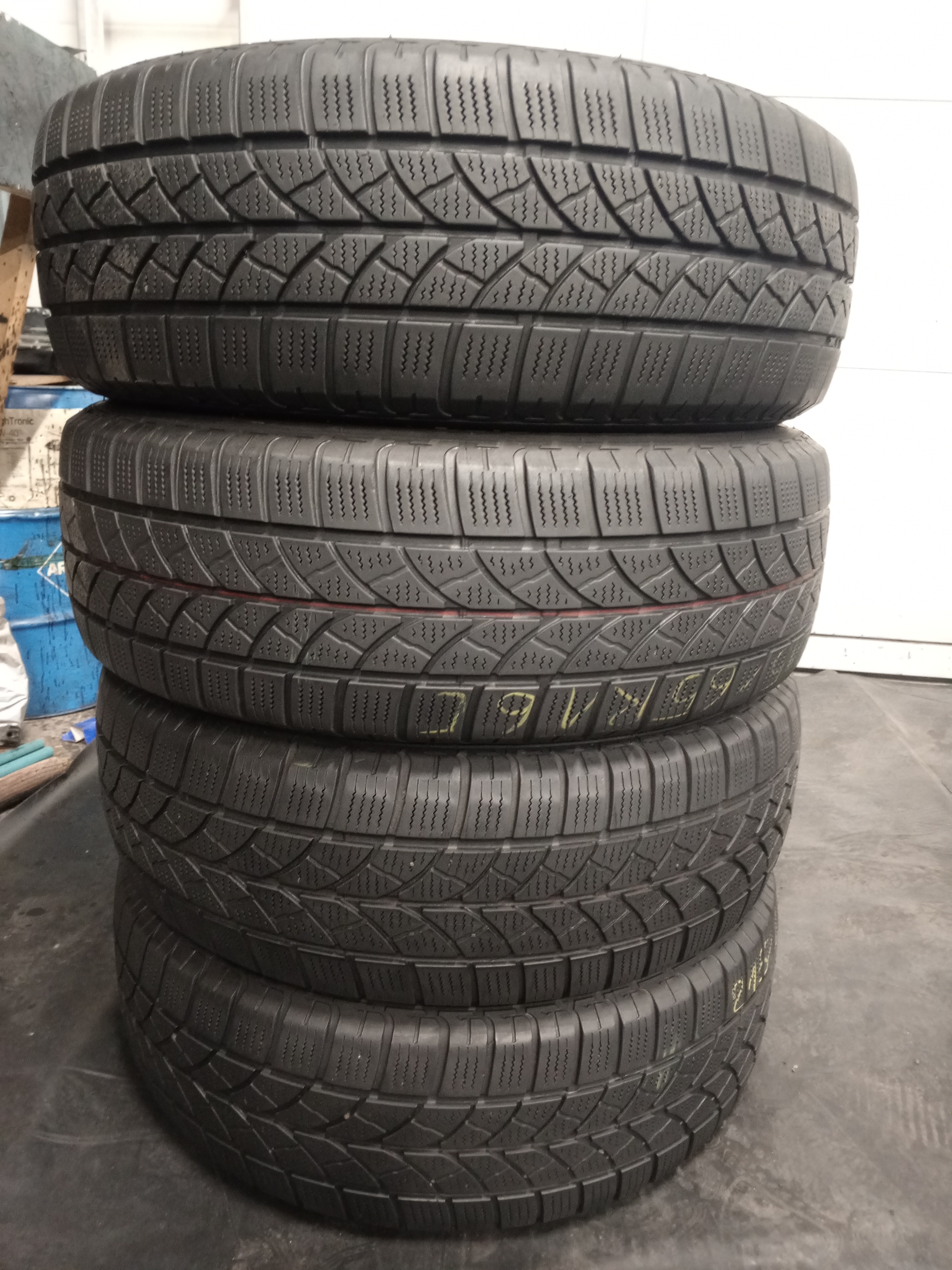 Шини б\у 215/65 R16C