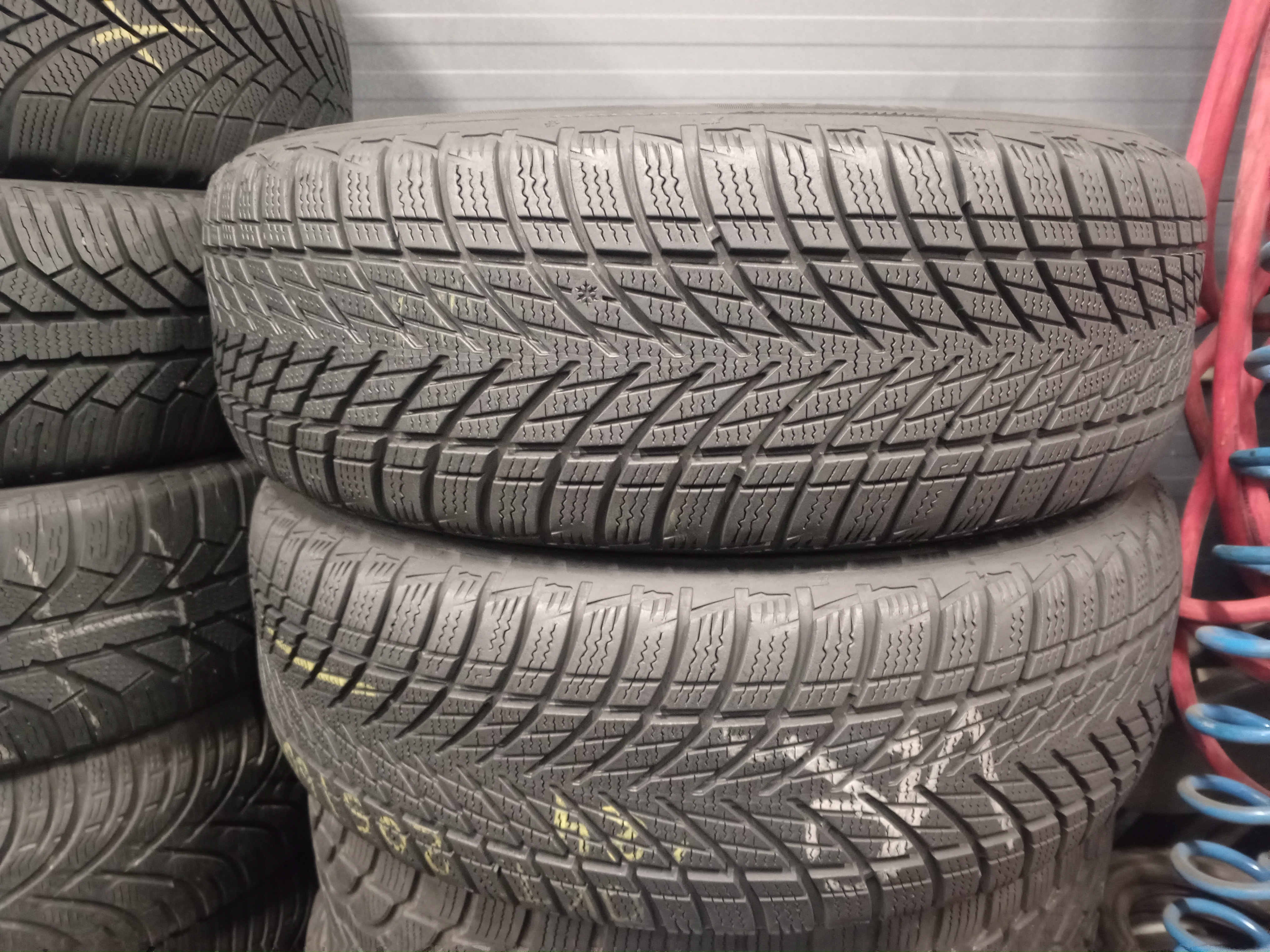 Шини б\у 205/60 R16