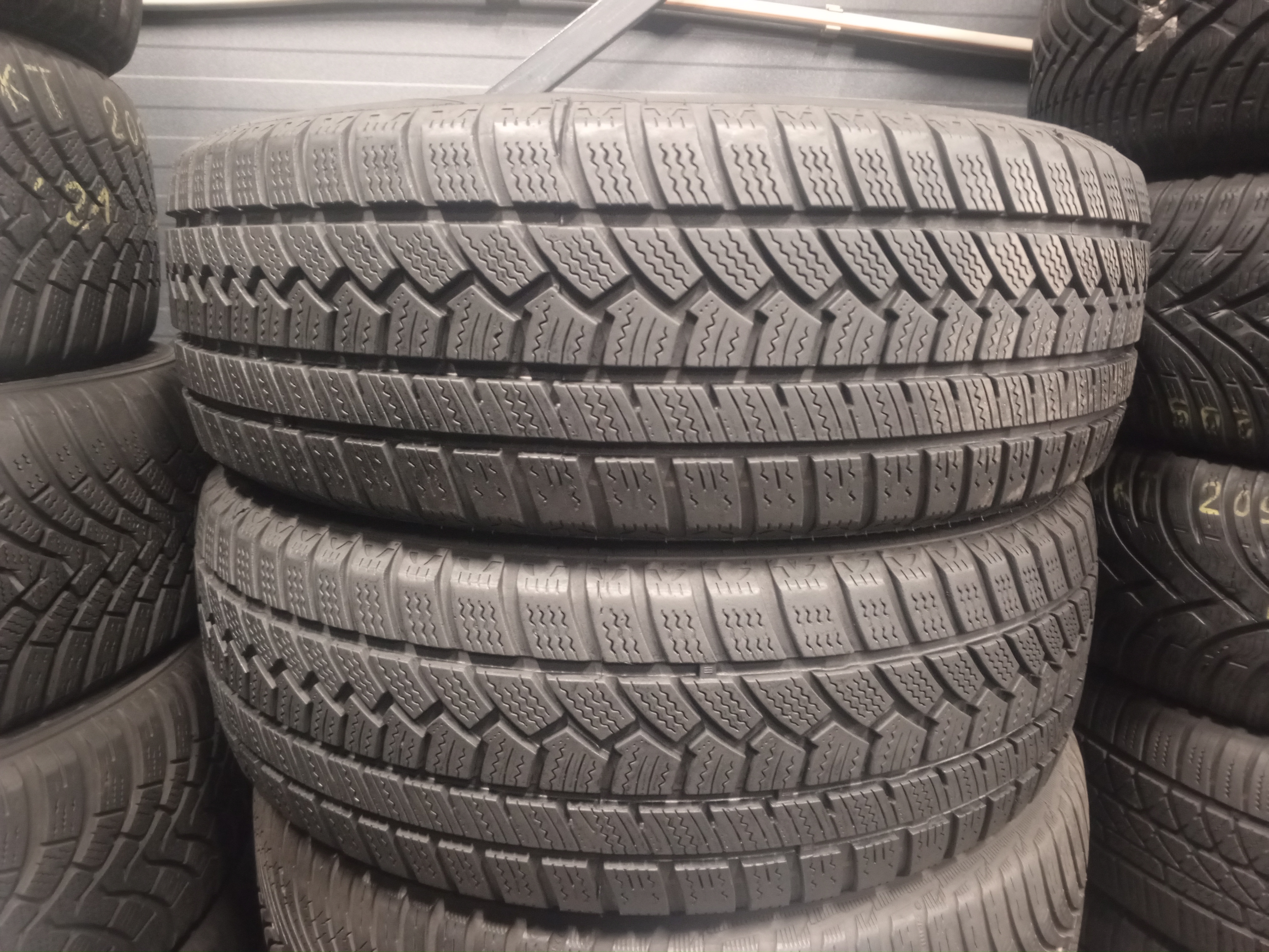 Шини б\у 205/60 R16