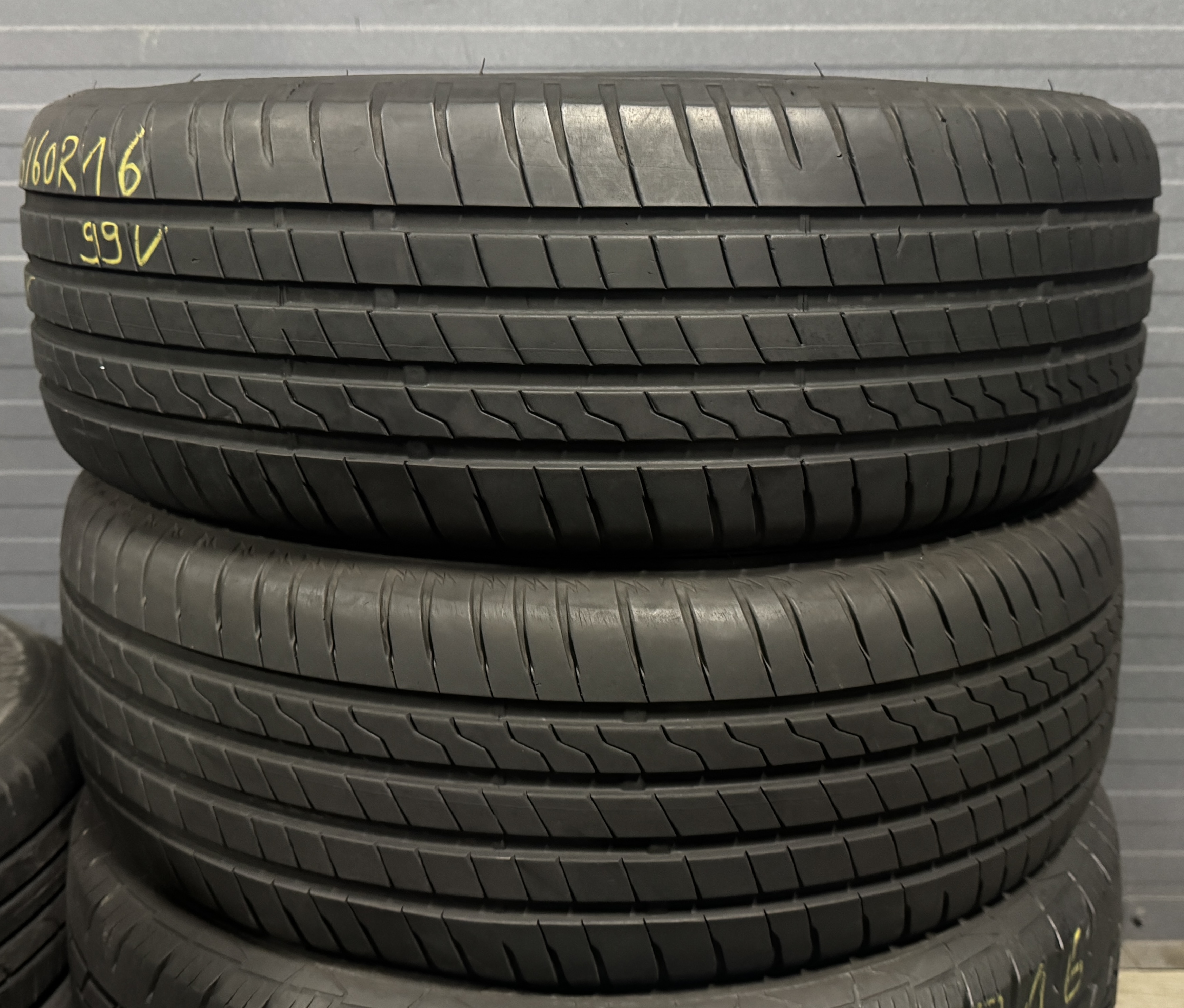 Шини б\у 215/60 R16