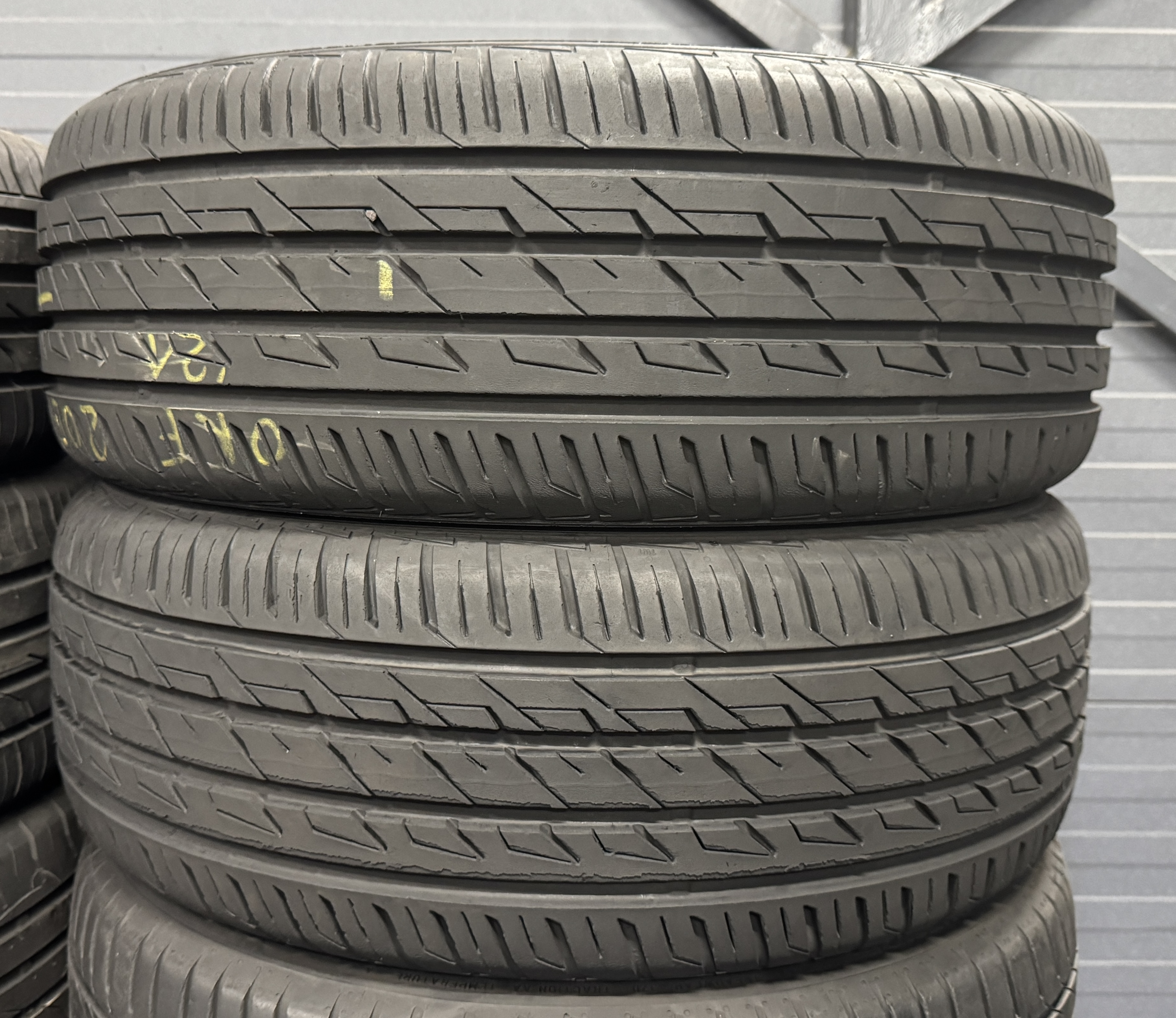 Шини б\у 205/55 R16