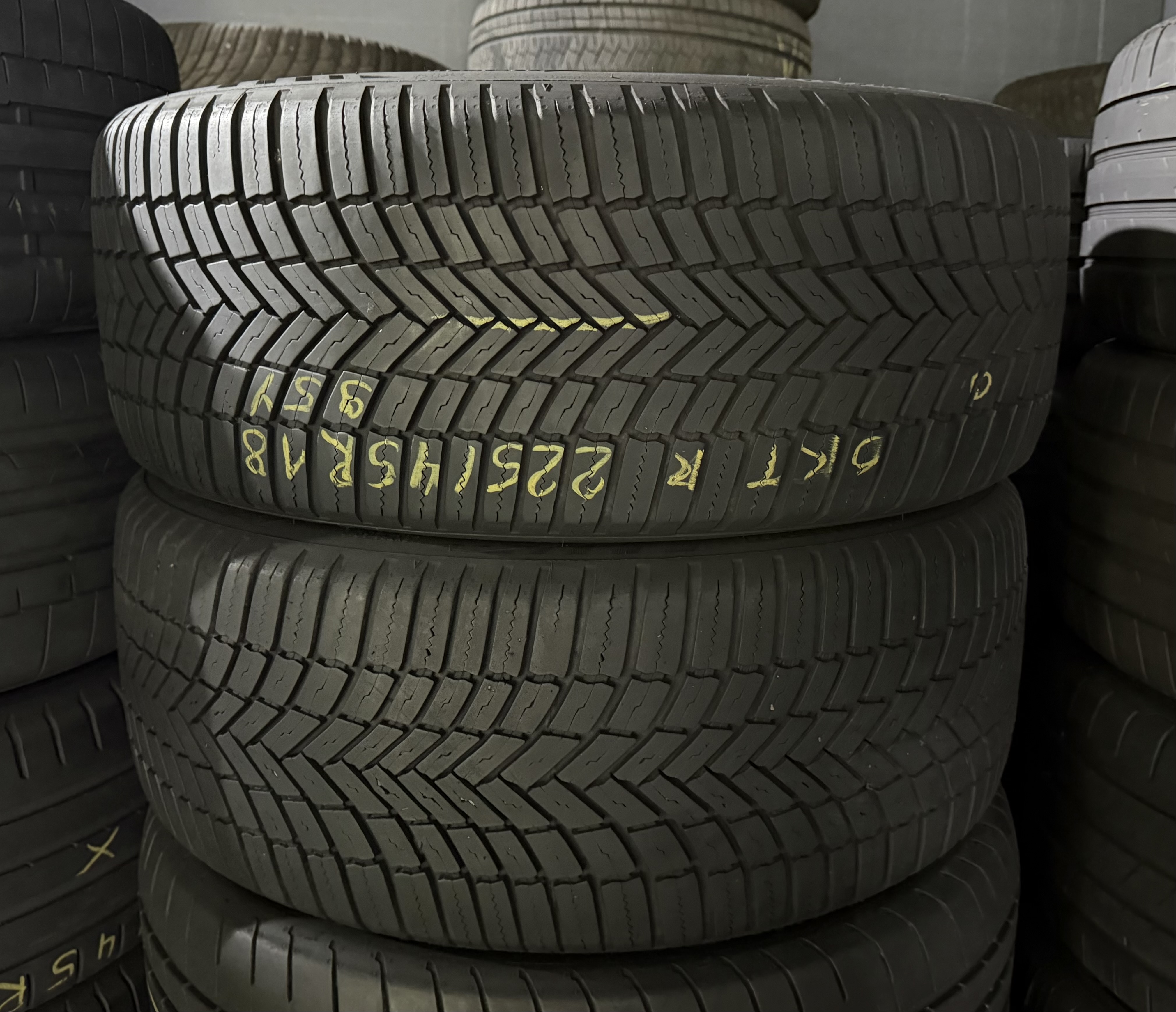 Шини б\у 225/45 R18