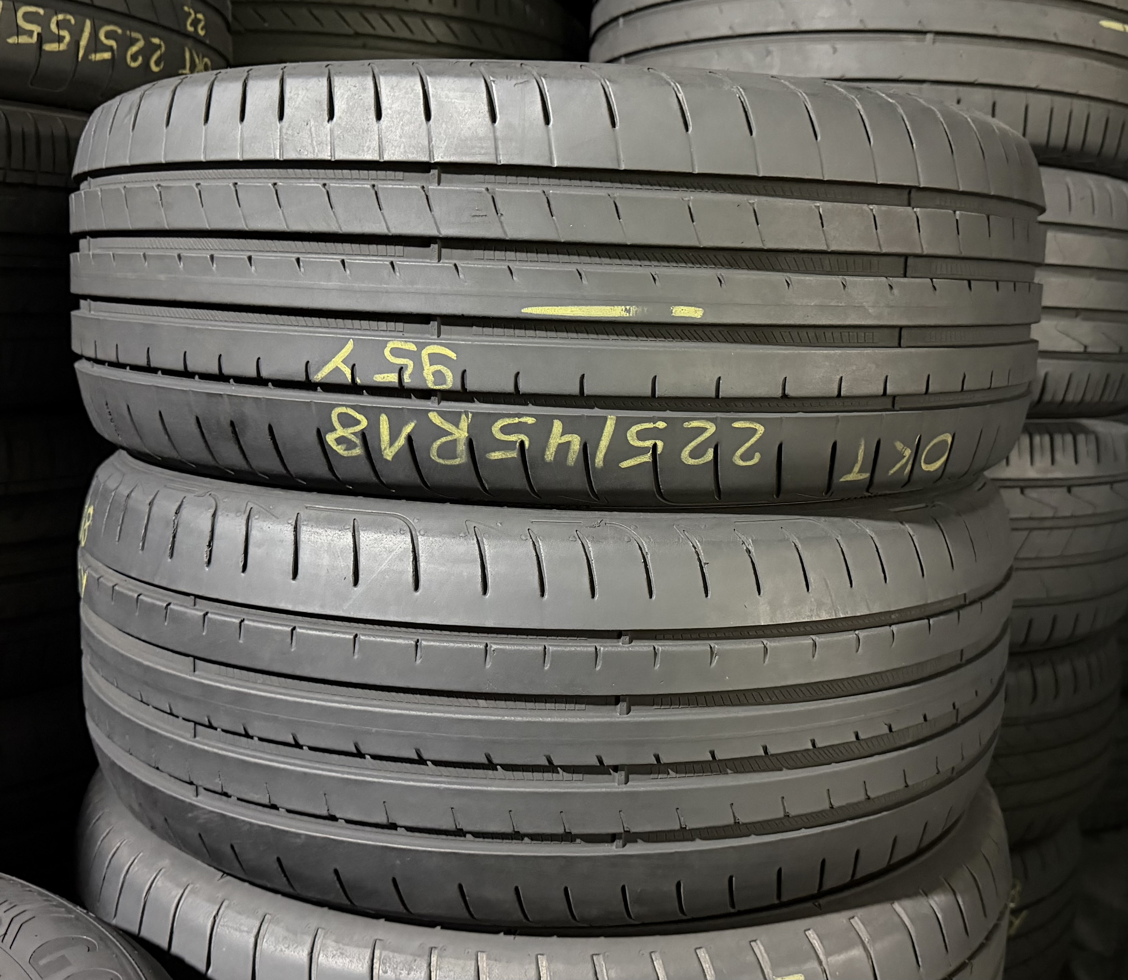 Шини б\у 225/45 R18